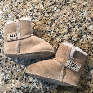 👢 UGG Asley Slipper Baby Boots